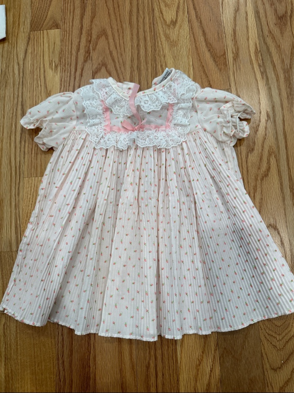 Vintage baby Girls/Infant Dress by Montgomery Ward 0-3 newborn frilly pink med